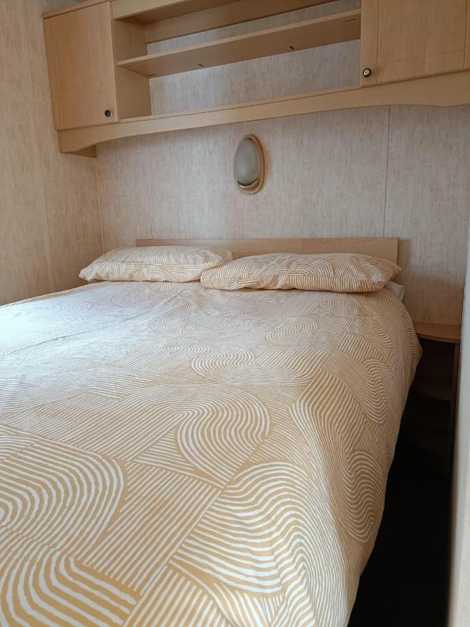 Rhosfeillion Static Caravan Apartment แคลนเกฟนี ภายนอก รูปภาพ