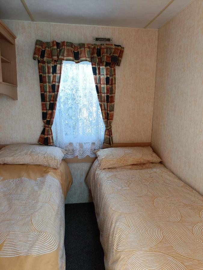 Rhosfeillion Static Caravan Apartment แคลนเกฟนี ภายนอก รูปภาพ